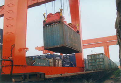 信陽(yáng)中凱珍珠巖產(chǎn)品火車集裝箱發(fā)運(yùn)